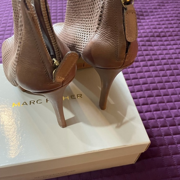 BCBG Booties size 10 - Picture 6 of 6